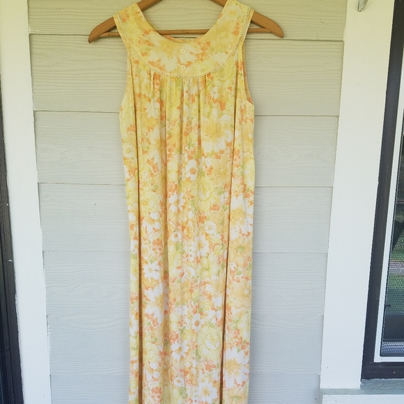 Vintage Figurfit Gown & Matching Robe Sz Medium Orange/Yellow Floral Pattern - Picture 12 of 16